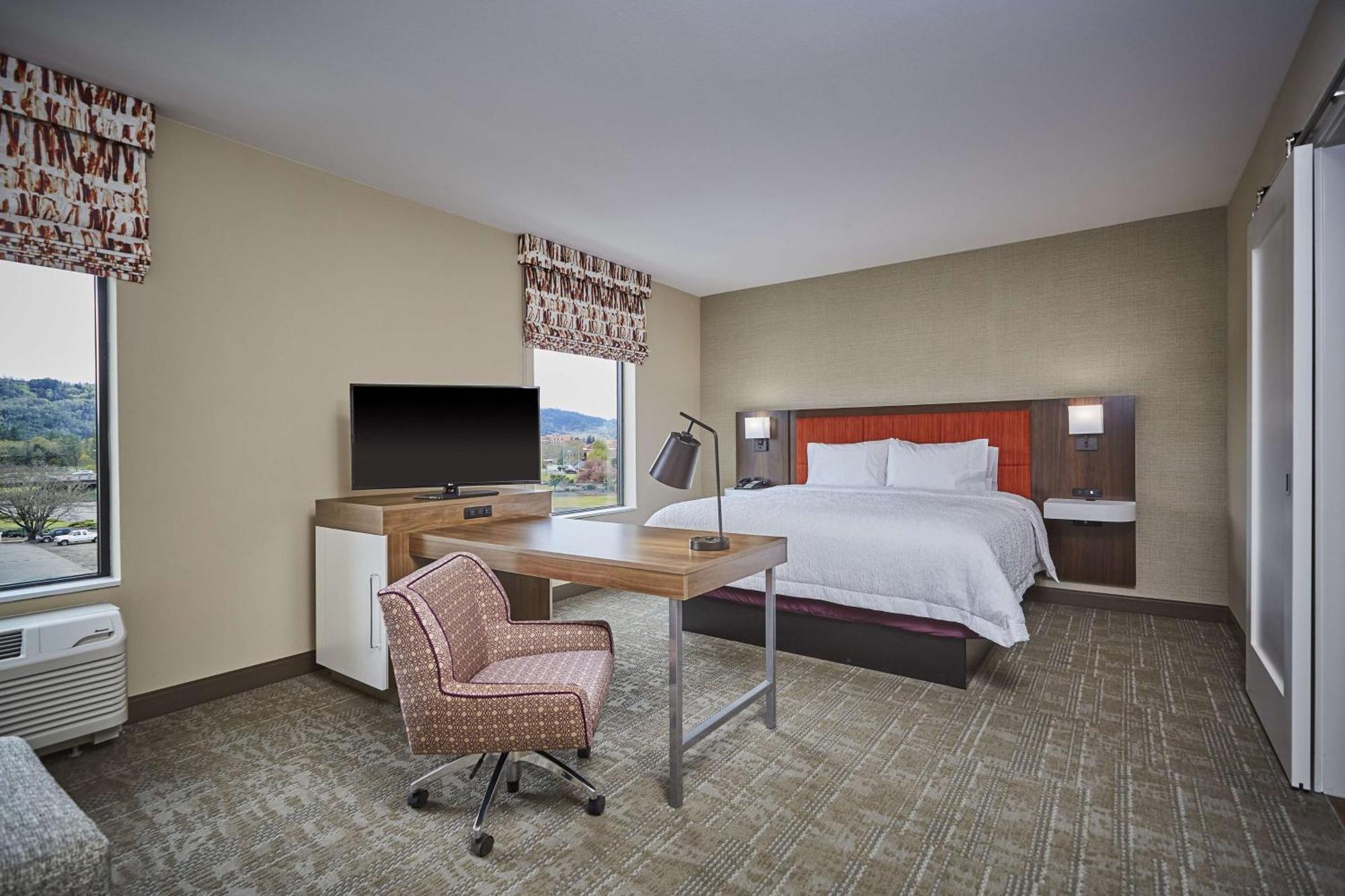 Hampton Inn & Suites Roseburg Zewnętrze zdjęcie